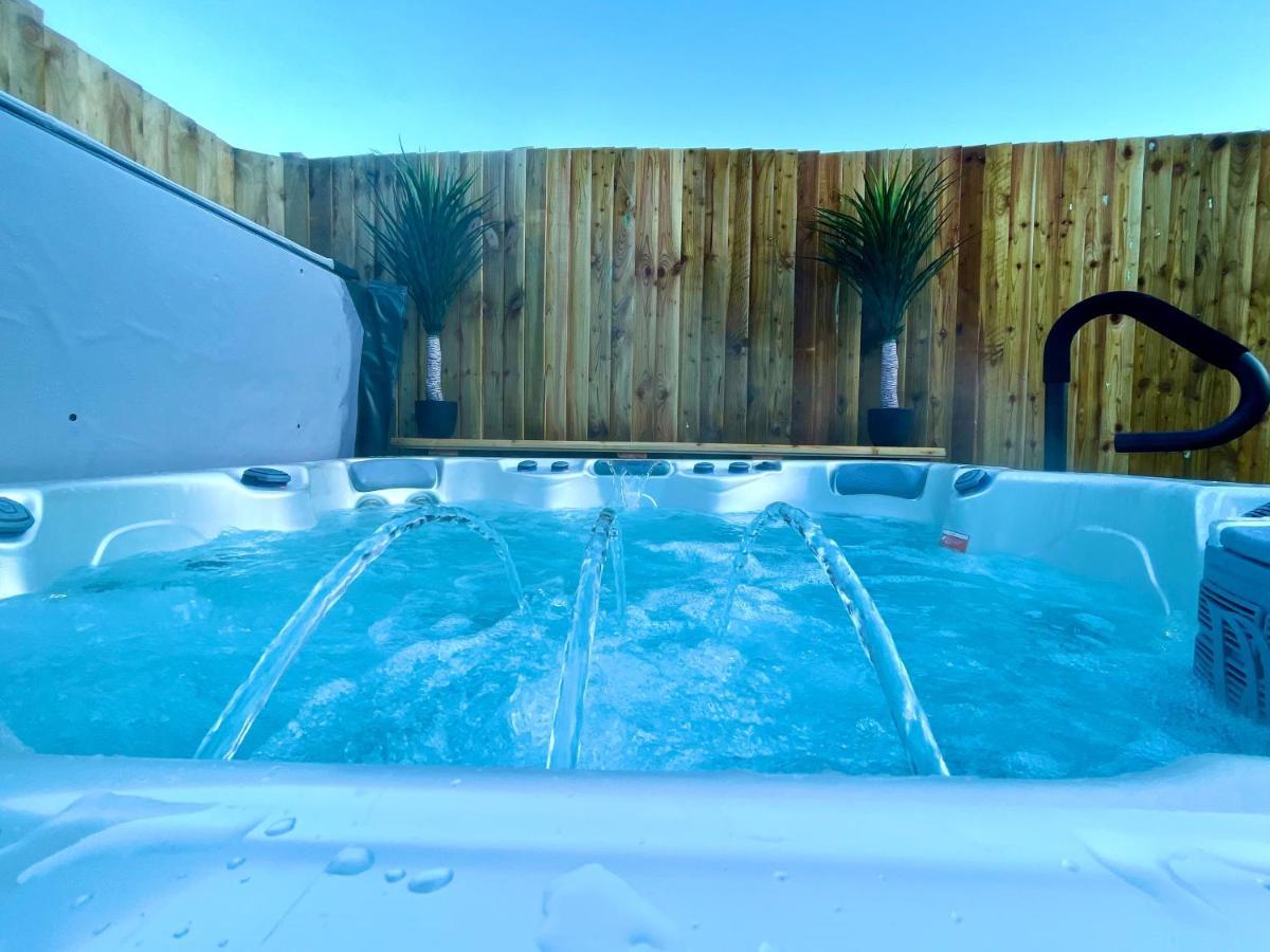 Luxury Property With Hot Tub And Sea Views Oystermouth Εξωτερικό φωτογραφία