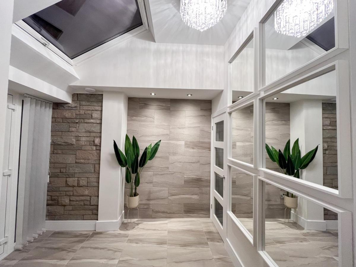 Luxury Property With Hot Tub And Sea Views Oystermouth Εξωτερικό φωτογραφία